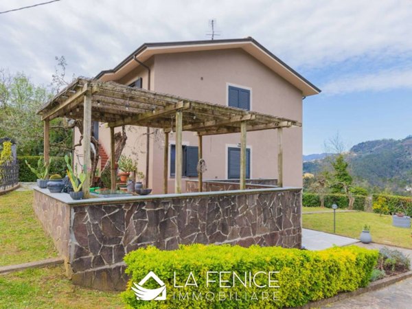 casa indipendente in vendita a Vezzano Ligure