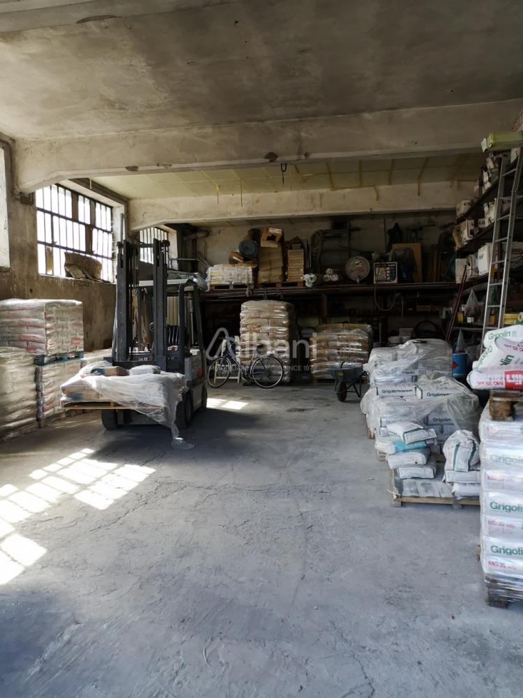 locale di sgombero in vendita a Vezzano Ligure