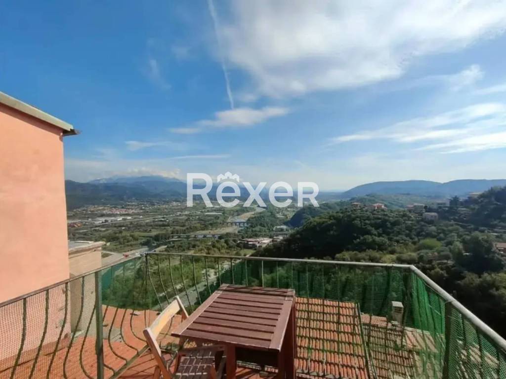 casa indipendente in vendita a Vezzano Ligure