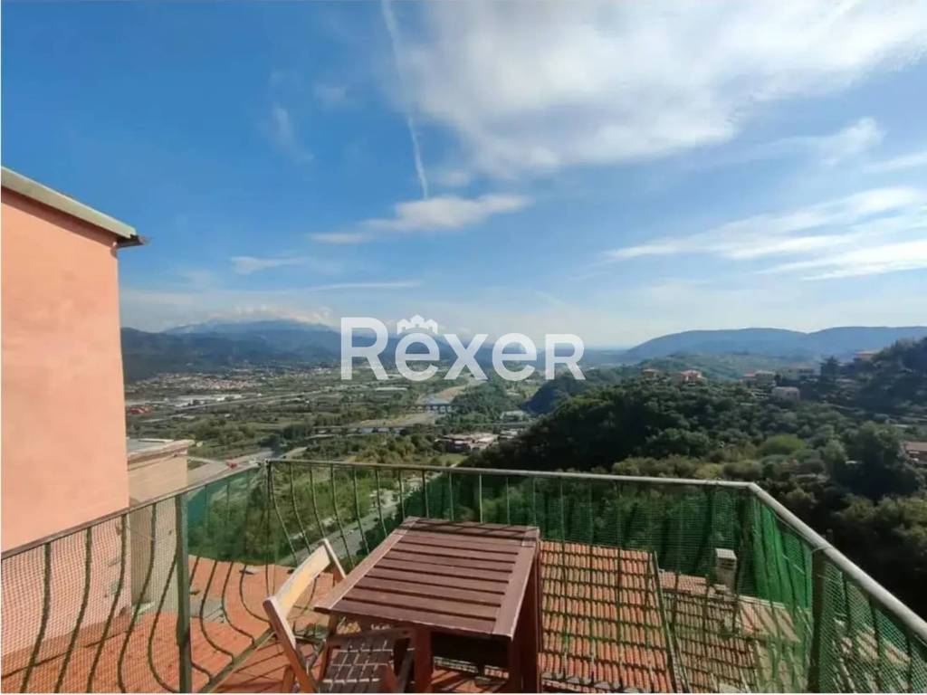 casa indipendente in vendita a Vezzano Ligure