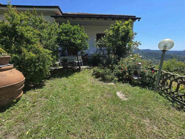 casa indipendente in vendita a Vezzano Ligure