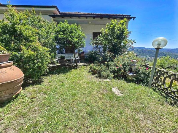 casa indipendente in vendita a Vezzano Ligure