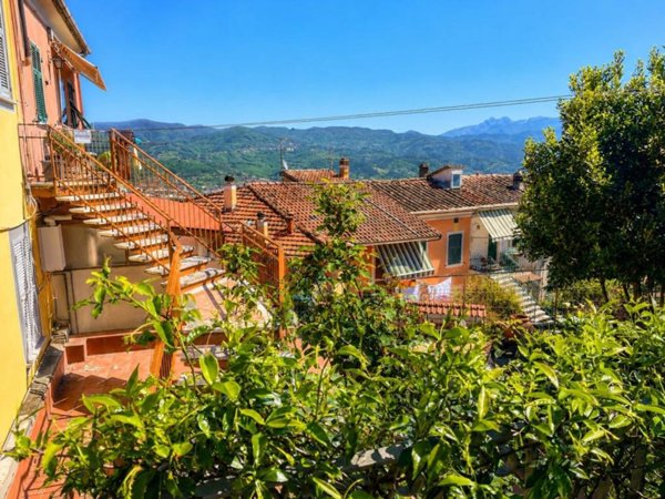 appartamento in vendita a Vezzano Ligure