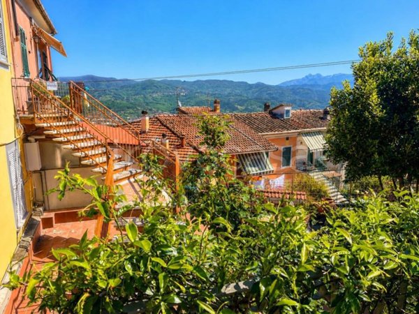 appartamento in vendita a Vezzano Ligure in zona Prati