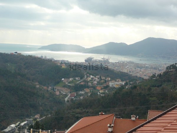 appartamento in vendita a Vezzano Ligure in zona Valeriano