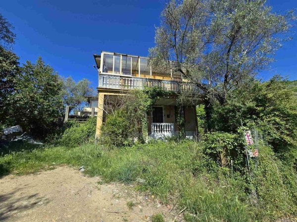 casa indipendente in vendita a Vezzano Ligure