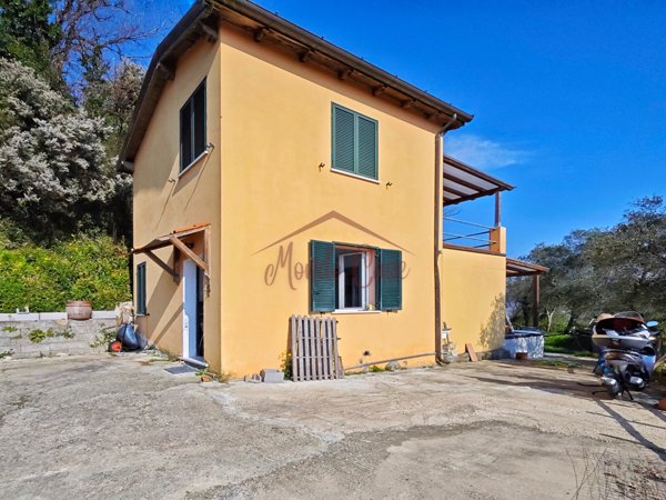 casa indipendente in vendita a Vezzano Ligure