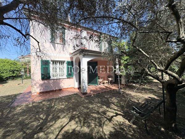 casa indipendente in vendita a Vezzano Ligure