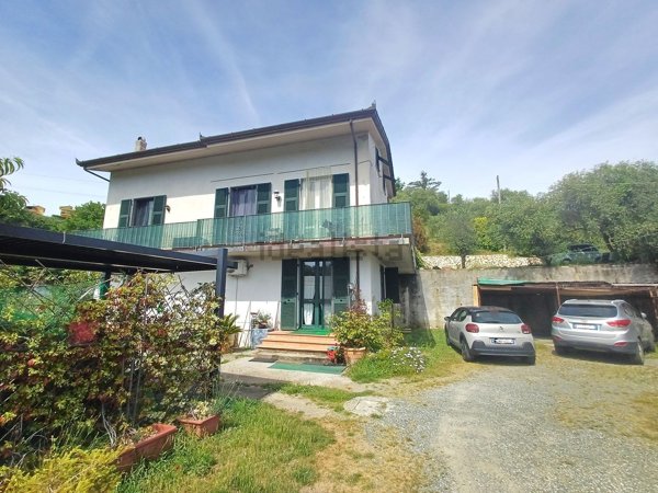 casa indipendente in vendita a Vezzano Ligure