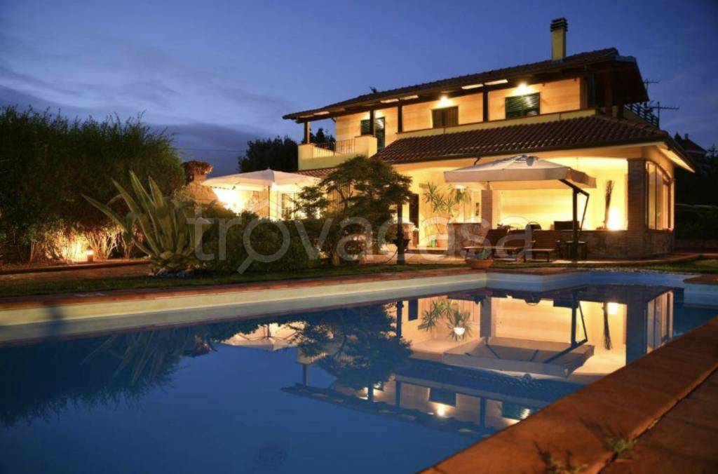 casa indipendente in vendita a Vezzano Ligure