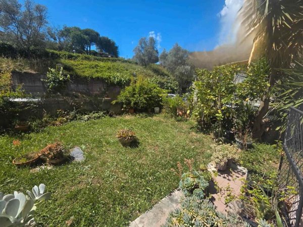 appartamento in vendita a Vezzano Ligure in zona Prati