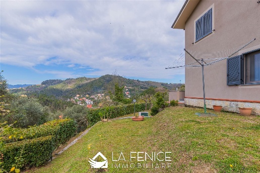 casa indipendente in vendita a Vezzano Ligure
