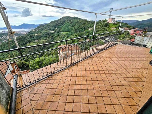 appartamento in vendita a Vezzano Ligure in zona Valeriano