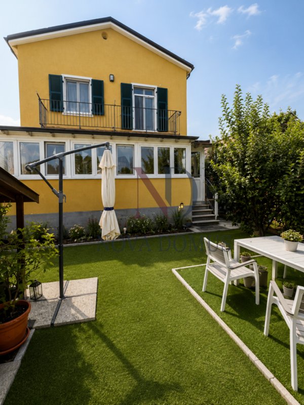casa indipendente in vendita a Vezzano Ligure in zona Lagoscuro