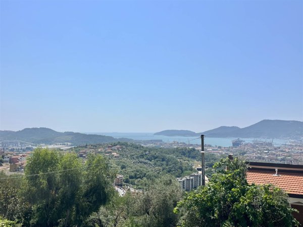 appartamento in vendita a Vezzano Ligure