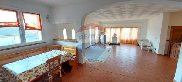 appartamento in vendita ad Agra