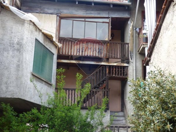 appartamento in vendita ad Agra