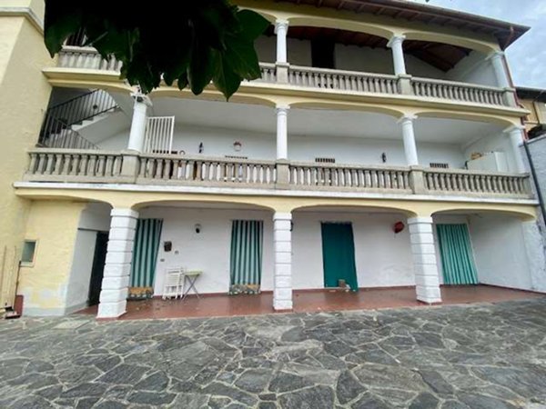 appartamento in vendita ad Agra