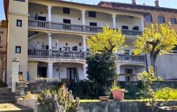 appartamento in vendita ad Agra