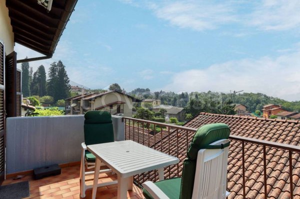 appartamento in vendita ad Agra