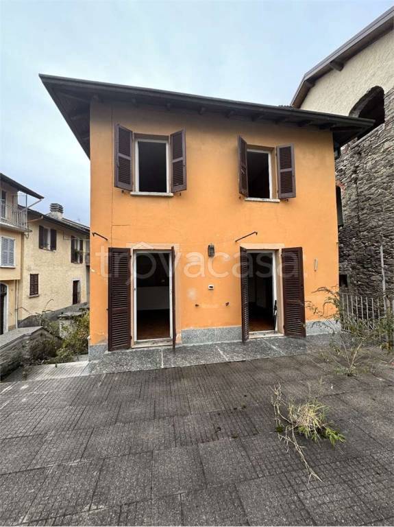 casa indipendente in vendita ad Agra