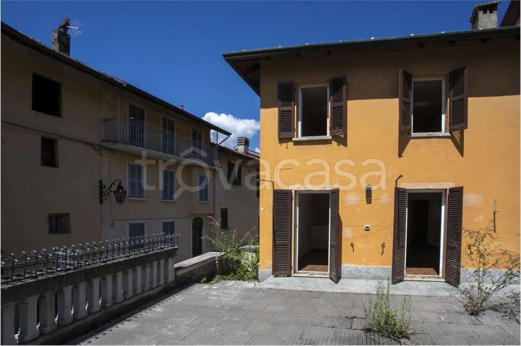 casa indipendente in vendita ad Agra