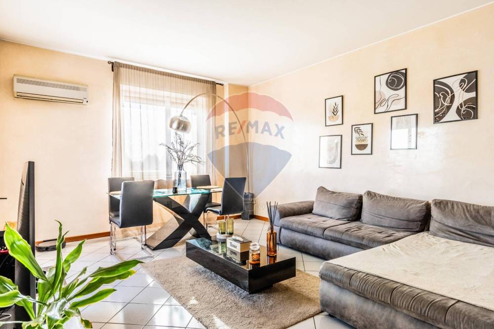 appartamento in vendita ad Agra