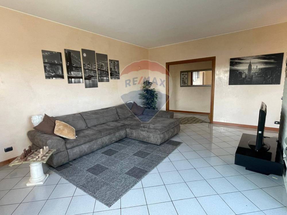 appartamento in vendita ad Agra