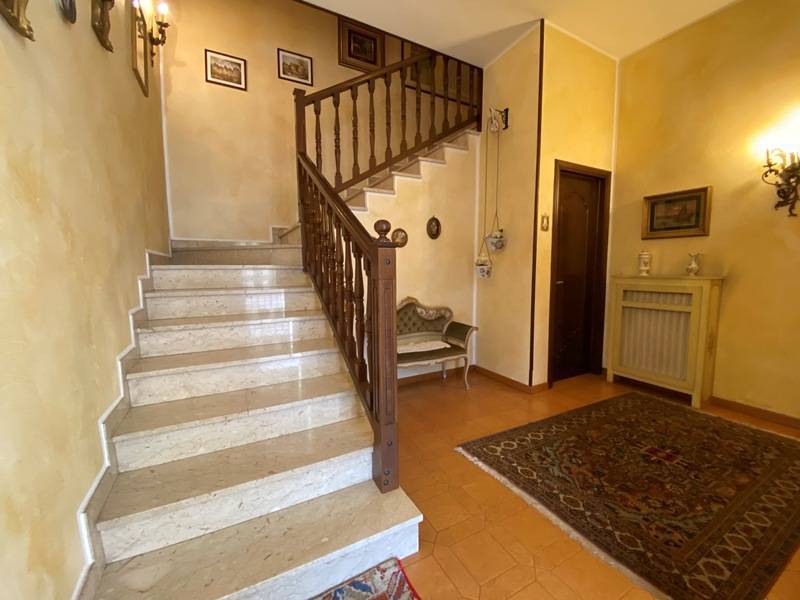appartamento in vendita ad Agra
