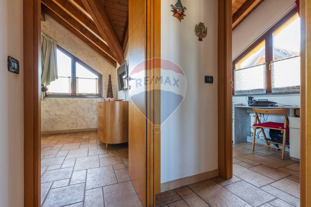 appartamento in vendita ad Agra