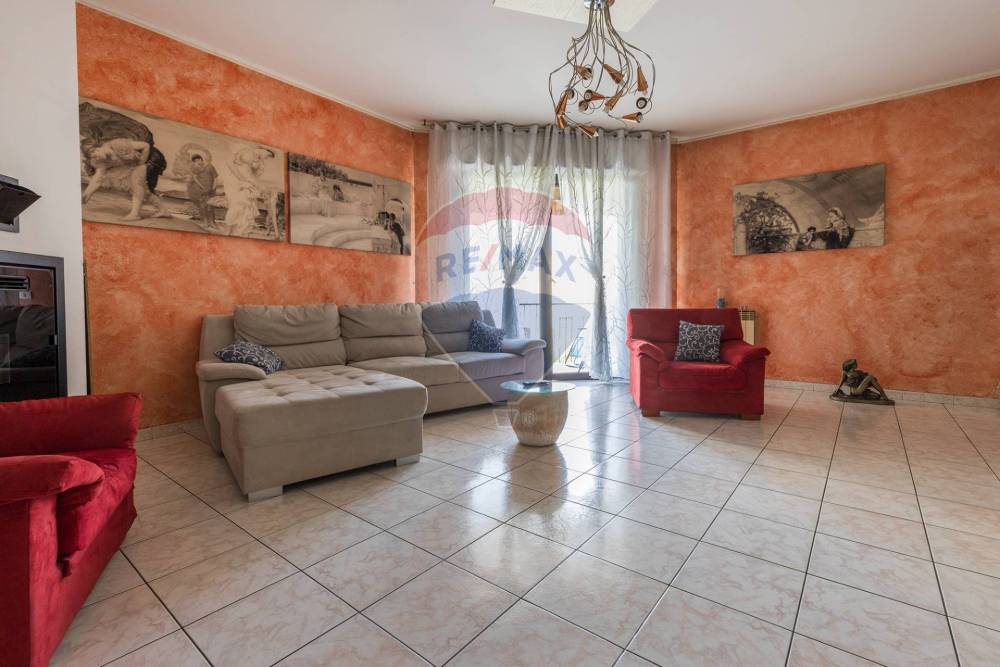 appartamento in vendita ad Agra