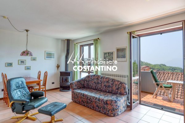 appartamento in vendita ad Agra