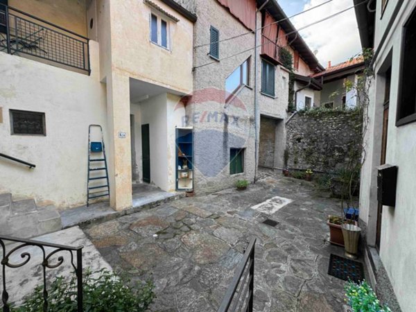 casa indipendente in vendita ad Agra