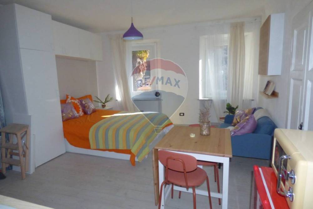 casa indipendente in vendita ad Agra