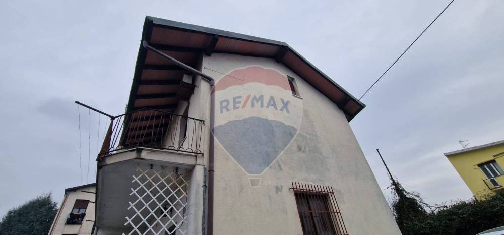 appartamento in vendita ad Agra