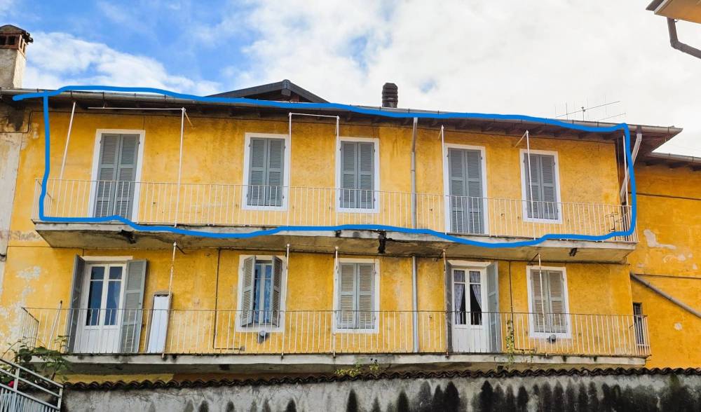 appartamento in vendita ad Agra