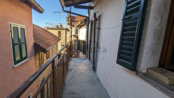 appartamento in vendita ad Agra