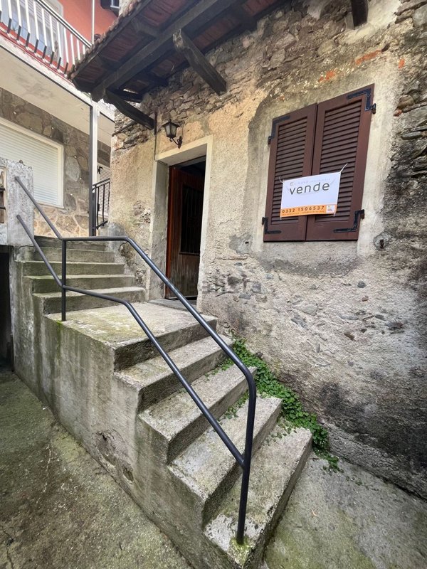 casa indipendente in vendita ad Agra