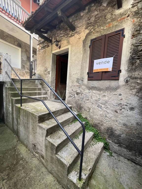 casa indipendente in vendita ad Agra