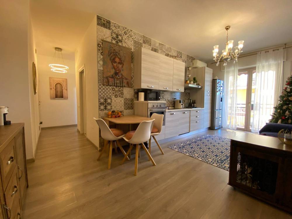 appartamento in vendita ad Agra