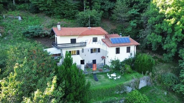 casa indipendente in vendita ad Agra