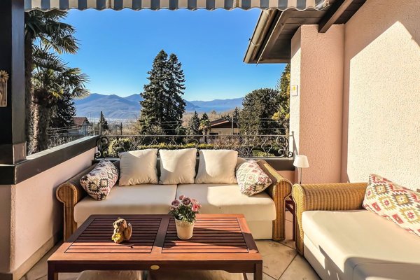 casa indipendente in vendita ad Agra