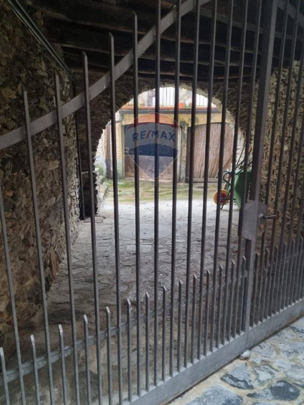 appartamento in vendita ad Agra