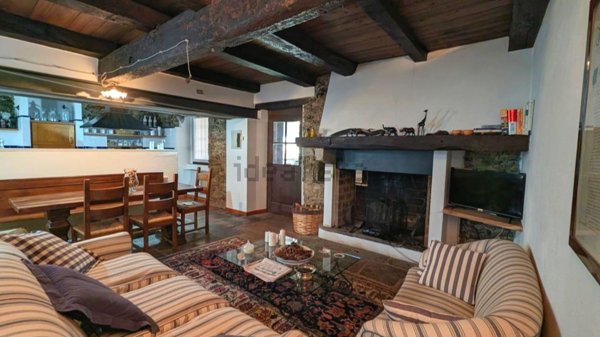 appartamento in vendita ad Agra