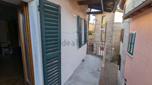 appartamento in vendita ad Agra