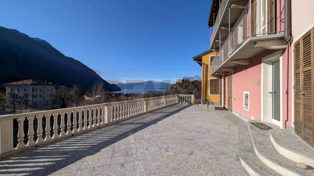 appartamento in vendita ad Agra