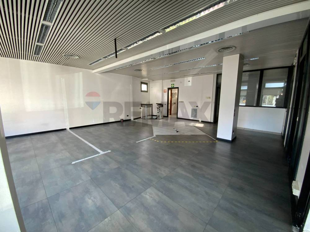 ufficio in vendita ad Agra