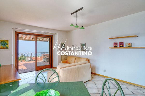 appartamento in vendita ad Agra