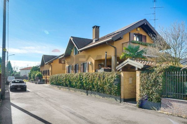 casa indipendente in vendita ad Agra