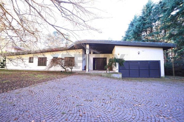 casa indipendente in vendita ad Agra